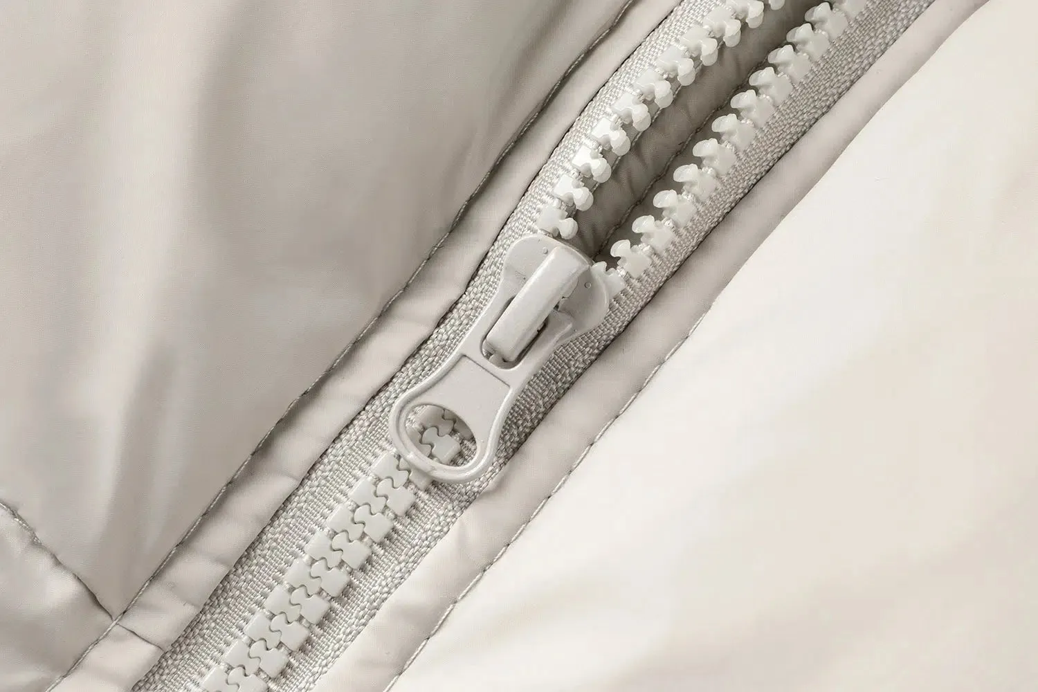 Zipper Closure Hooded Down Jacket
